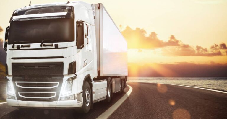 How to use transport management software for freight haulage