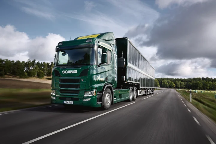 Last week, Scania introduced a prototype semi-truck that boasts an exterior covered in solar panels